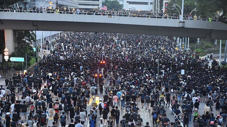 Hong Kong'da halk tekrar sokaklarda